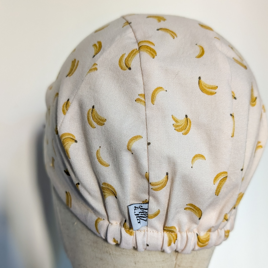 Cycling Cap mit Bananen auf Büstenkopf